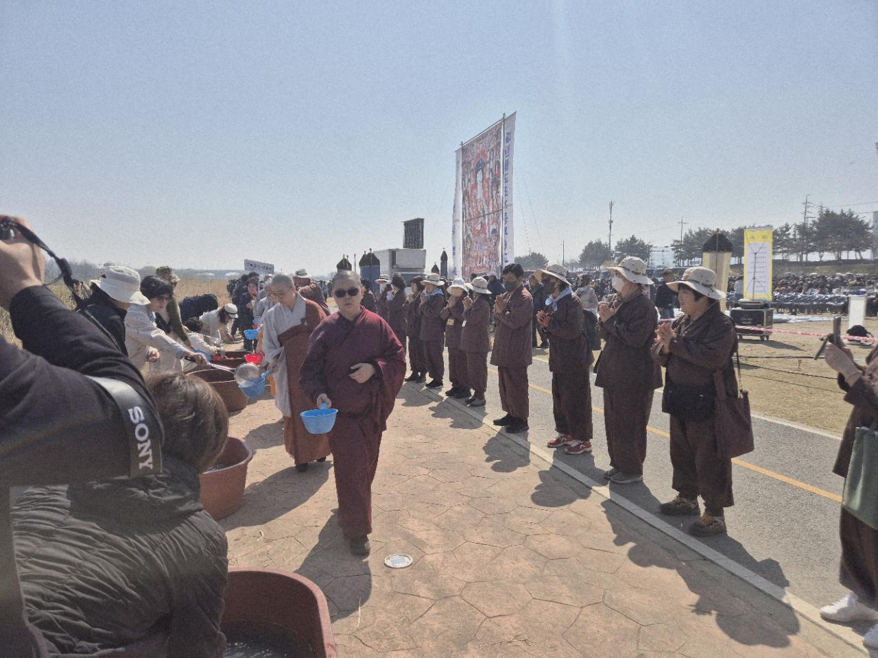 6교구본사 마곡사 주관 아산 곡교천 방생대법회 지원 (2026. 3.28) 11.jpg